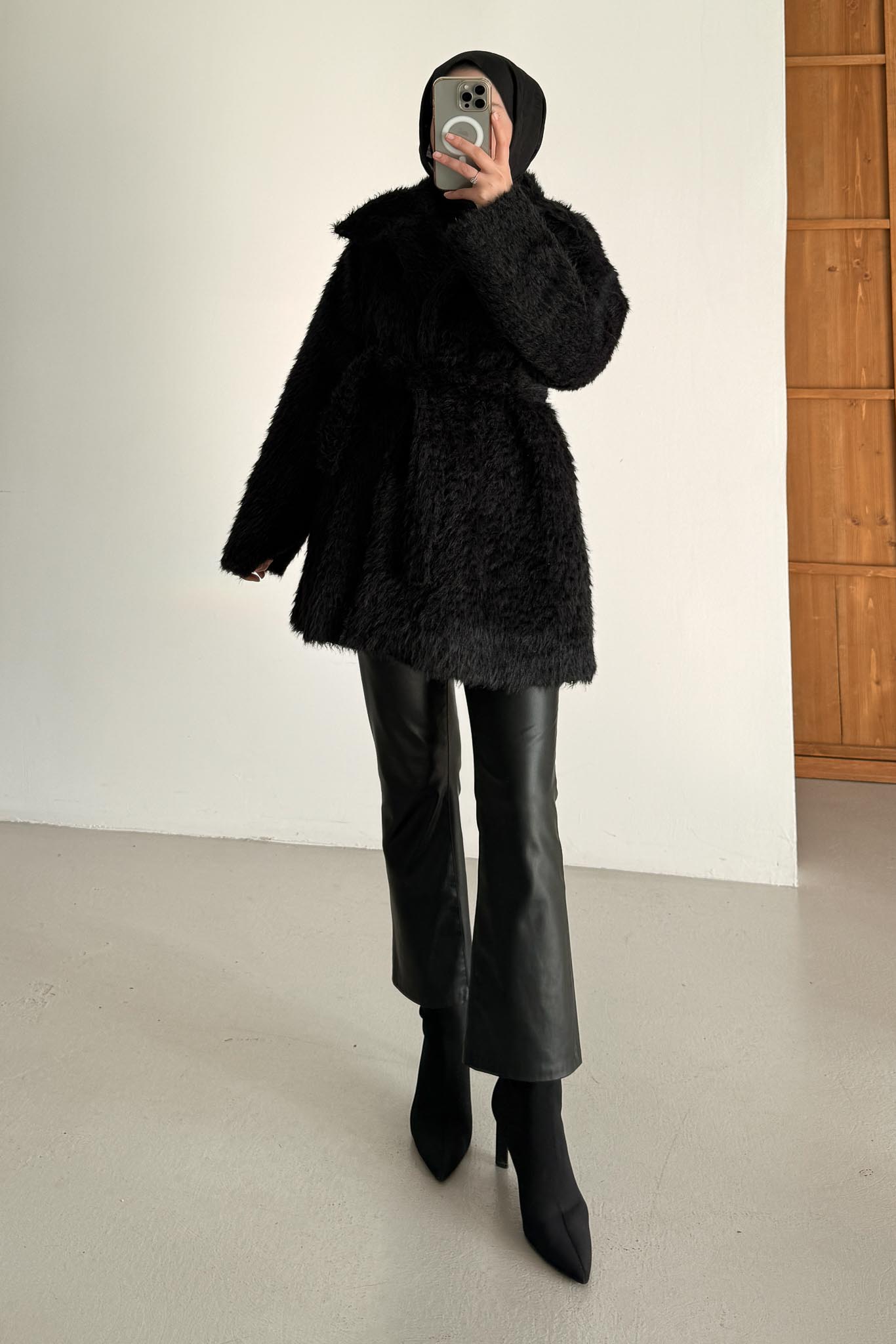 Broş Düğmeli Angora Kaban Siyah