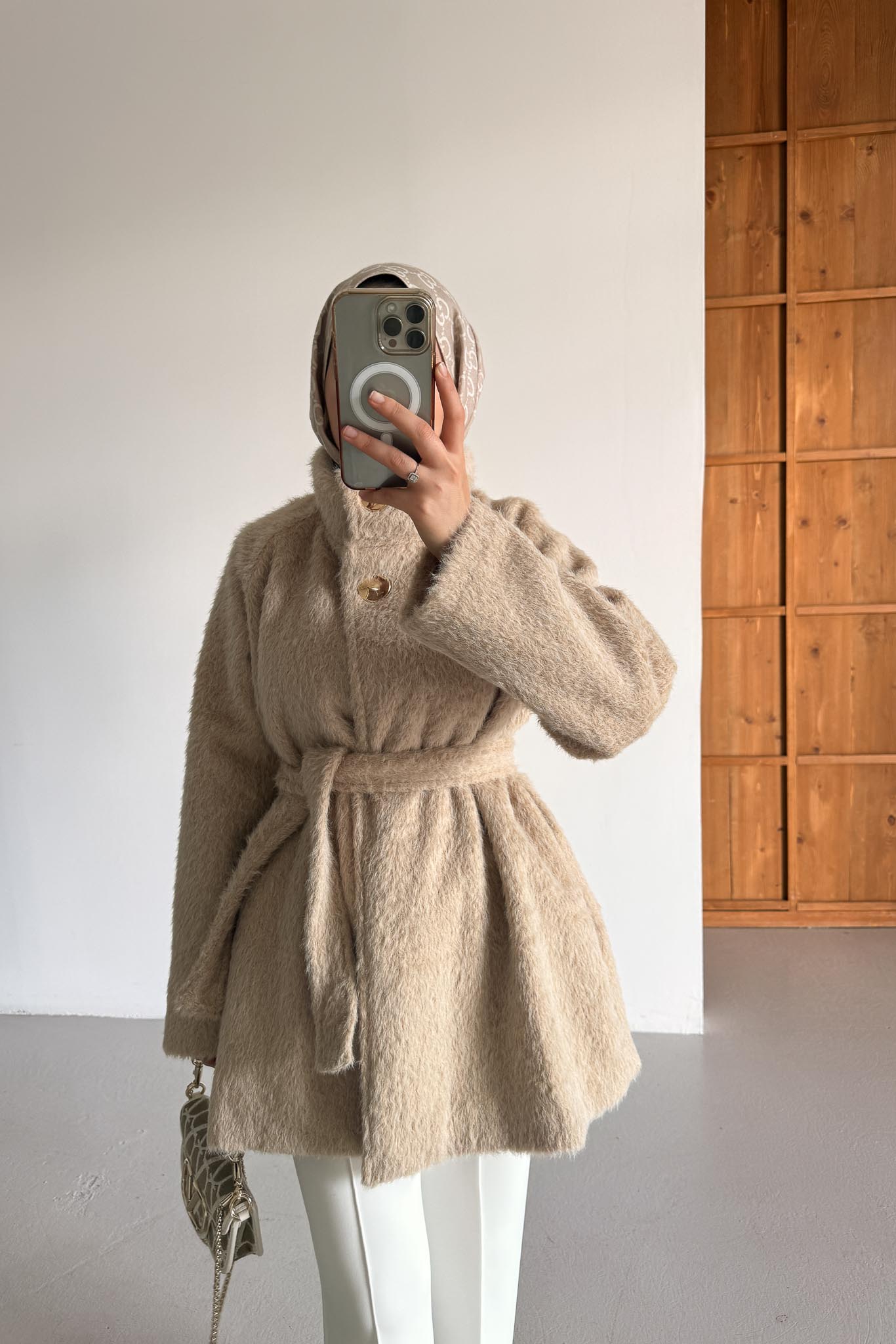 Broş Düğmeli Angora Kaban Bej