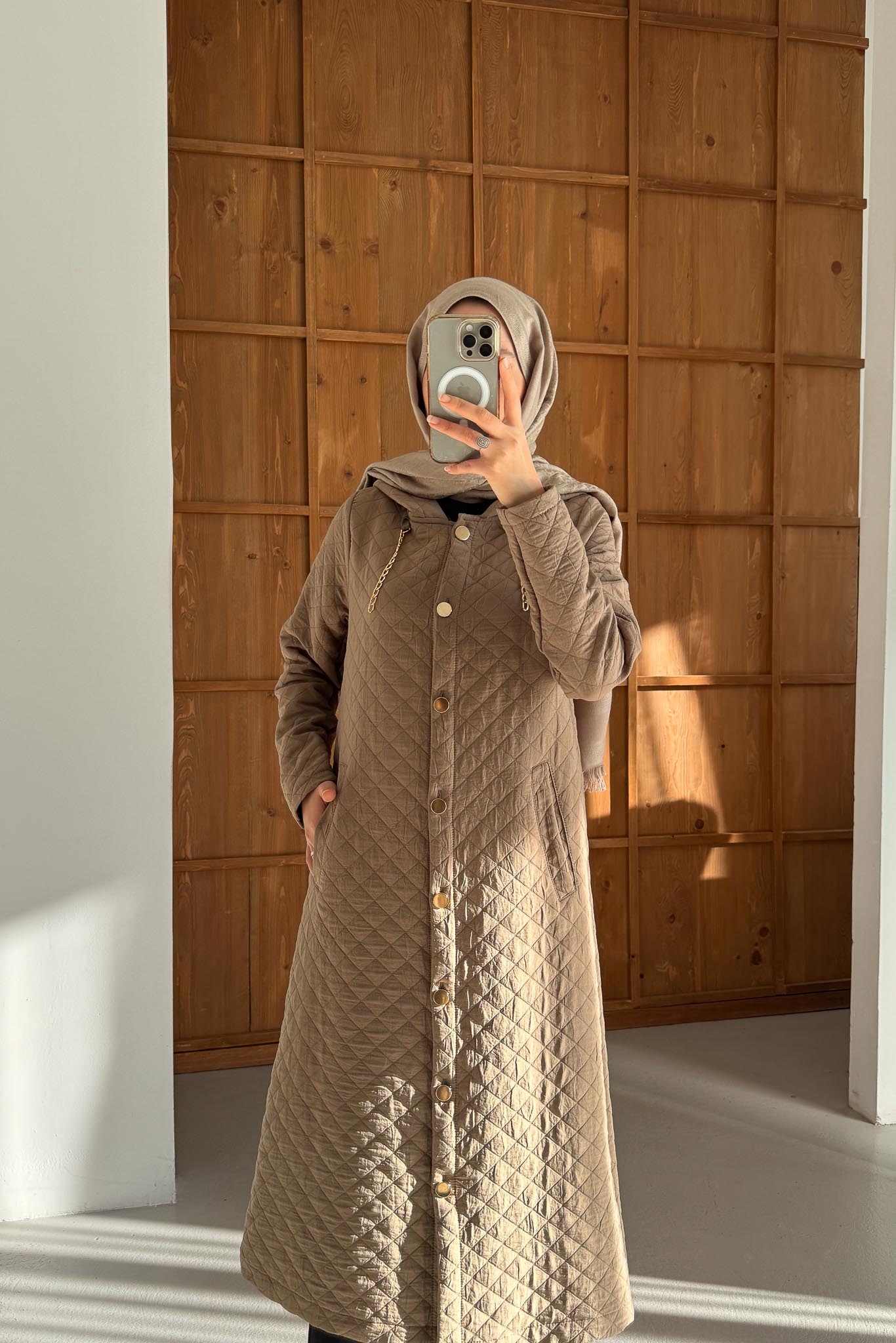 Mother of Pearl Set Camel