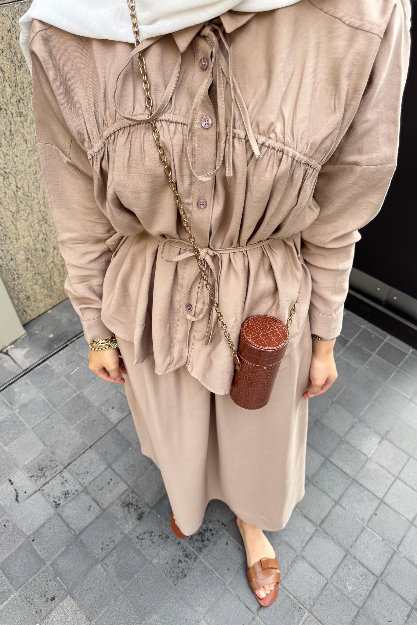 Şerit Detaylı Takım Bej