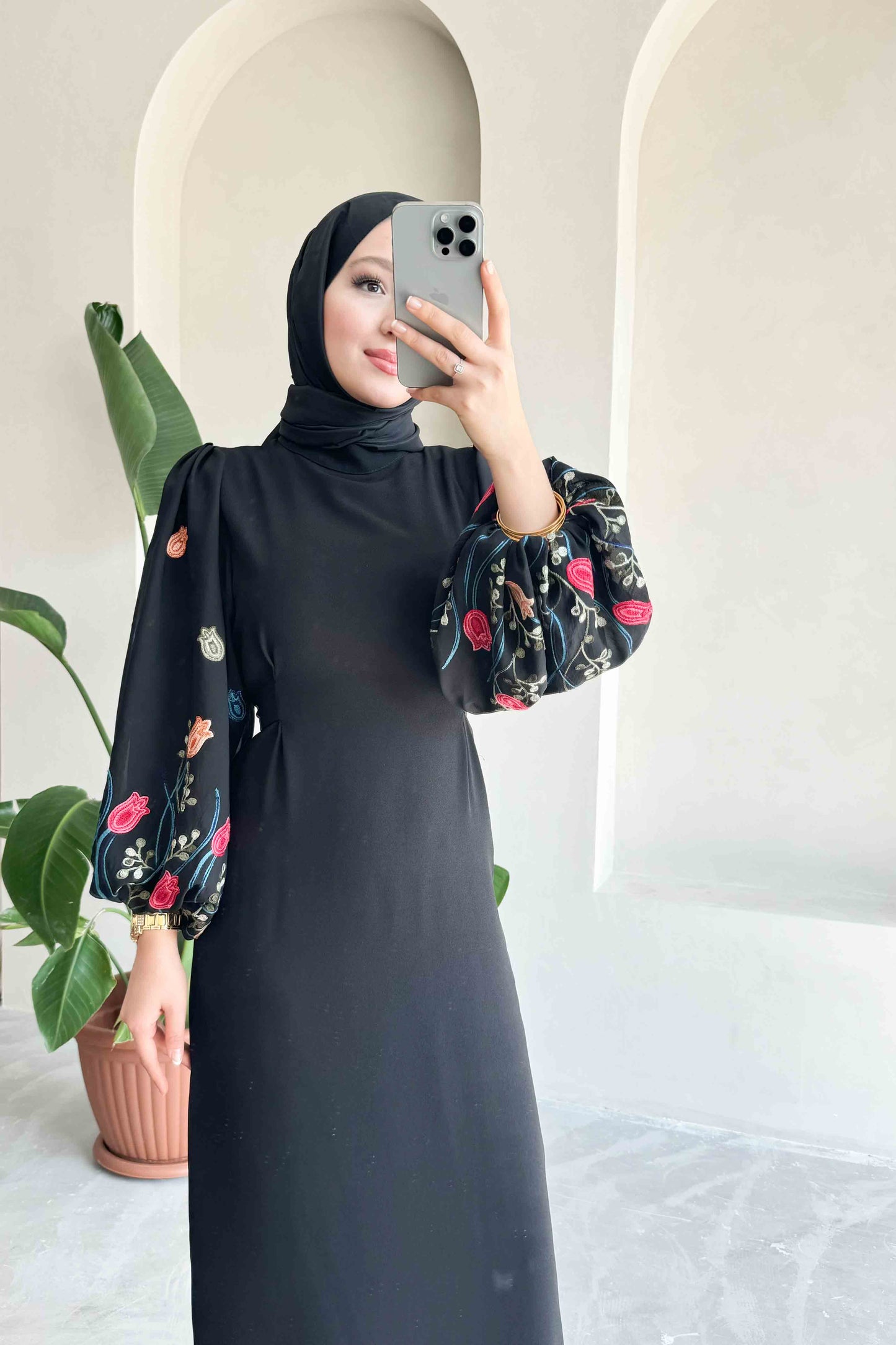 Kolu Gül Desenli Elbise