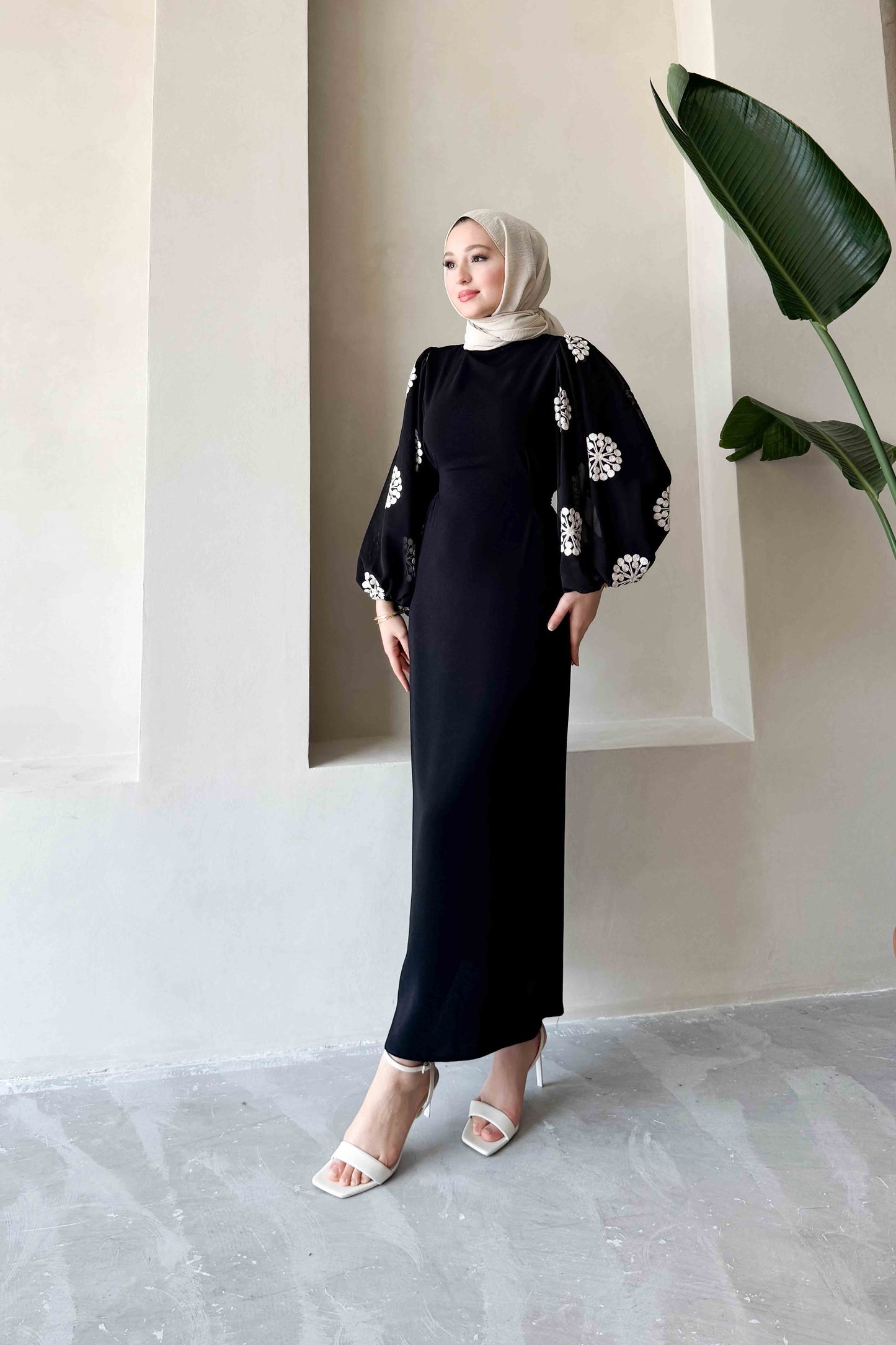 Kolu Papatya Desenli Elbise