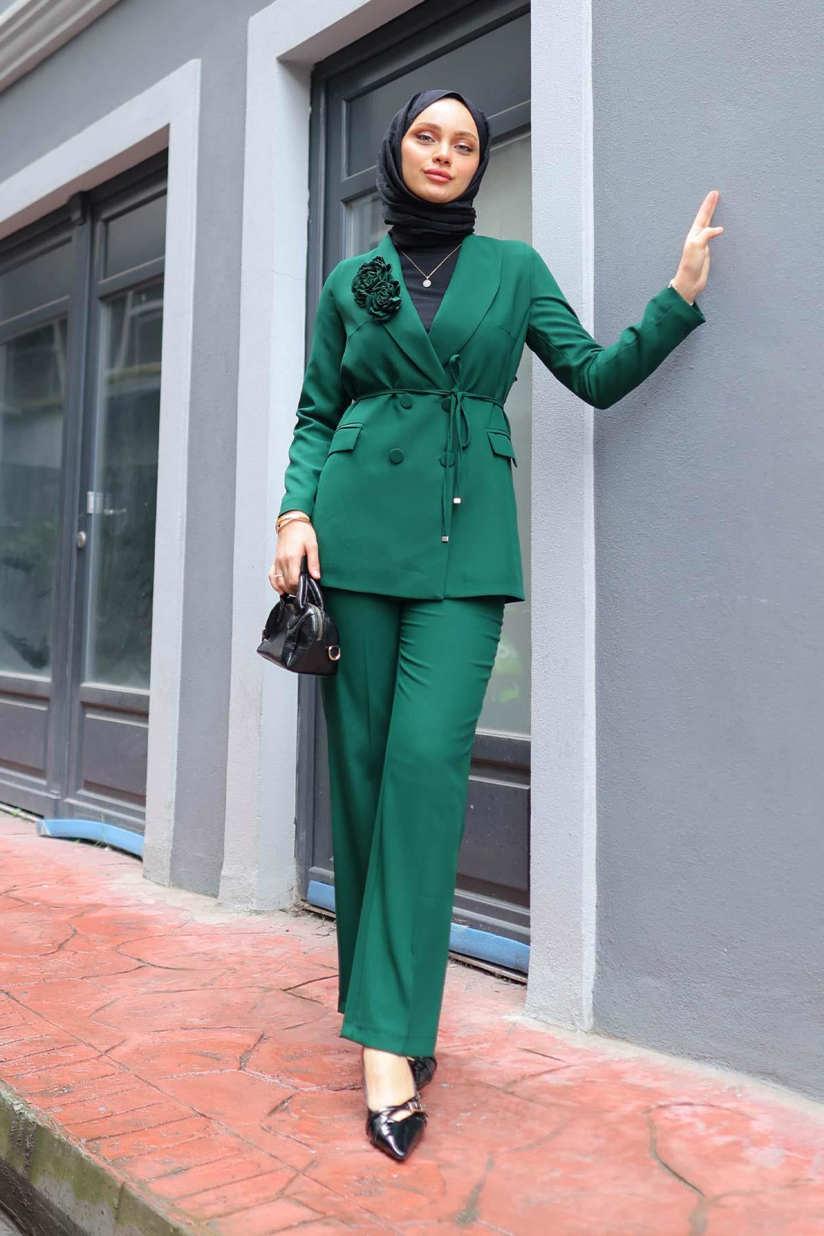 Gül Detaylı Takım Zümrüt