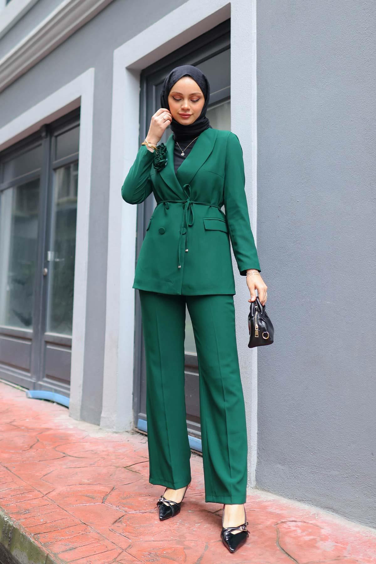 Gül Detaylı Takım Zümrüt