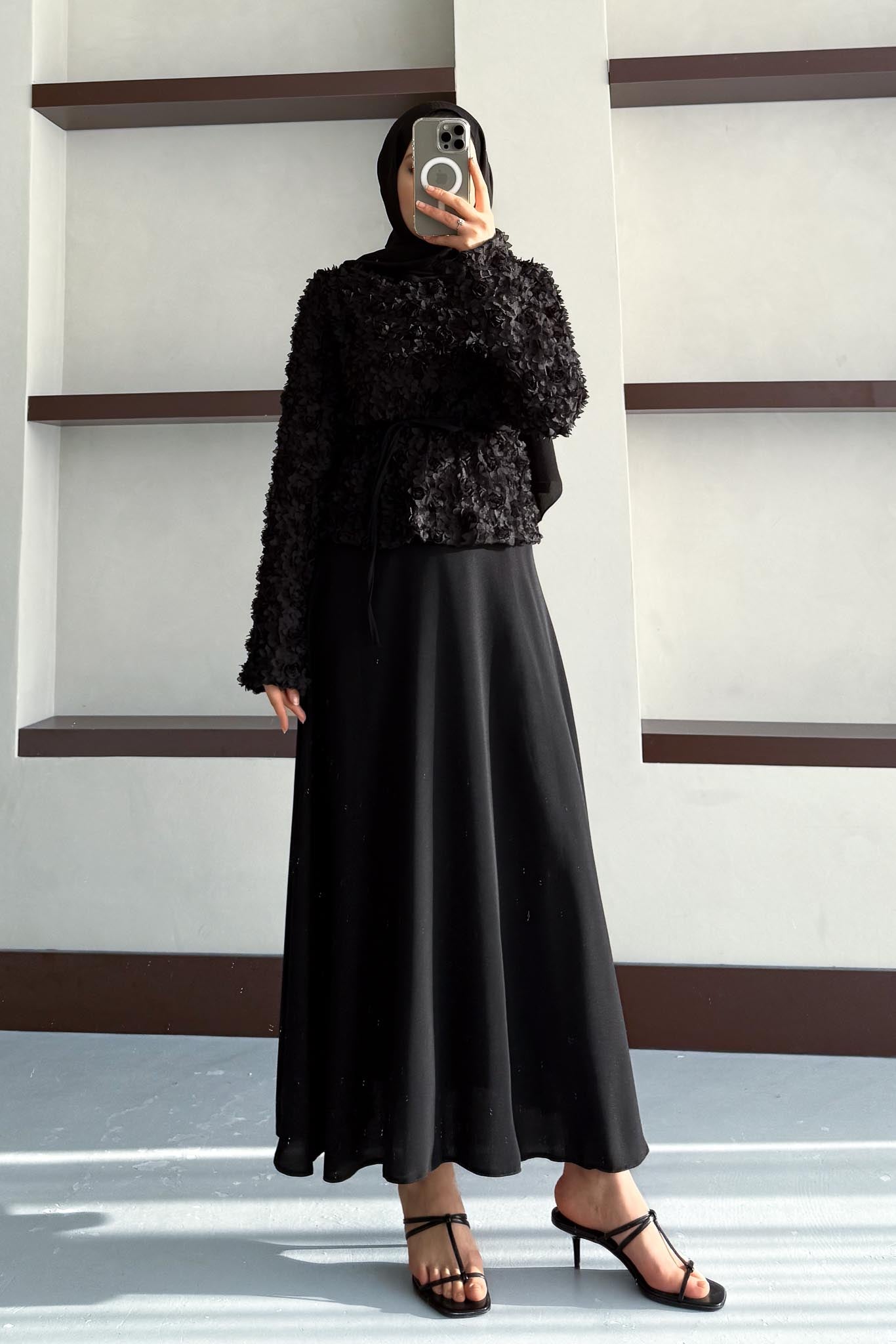 Güllü Etekli Takım Siyah