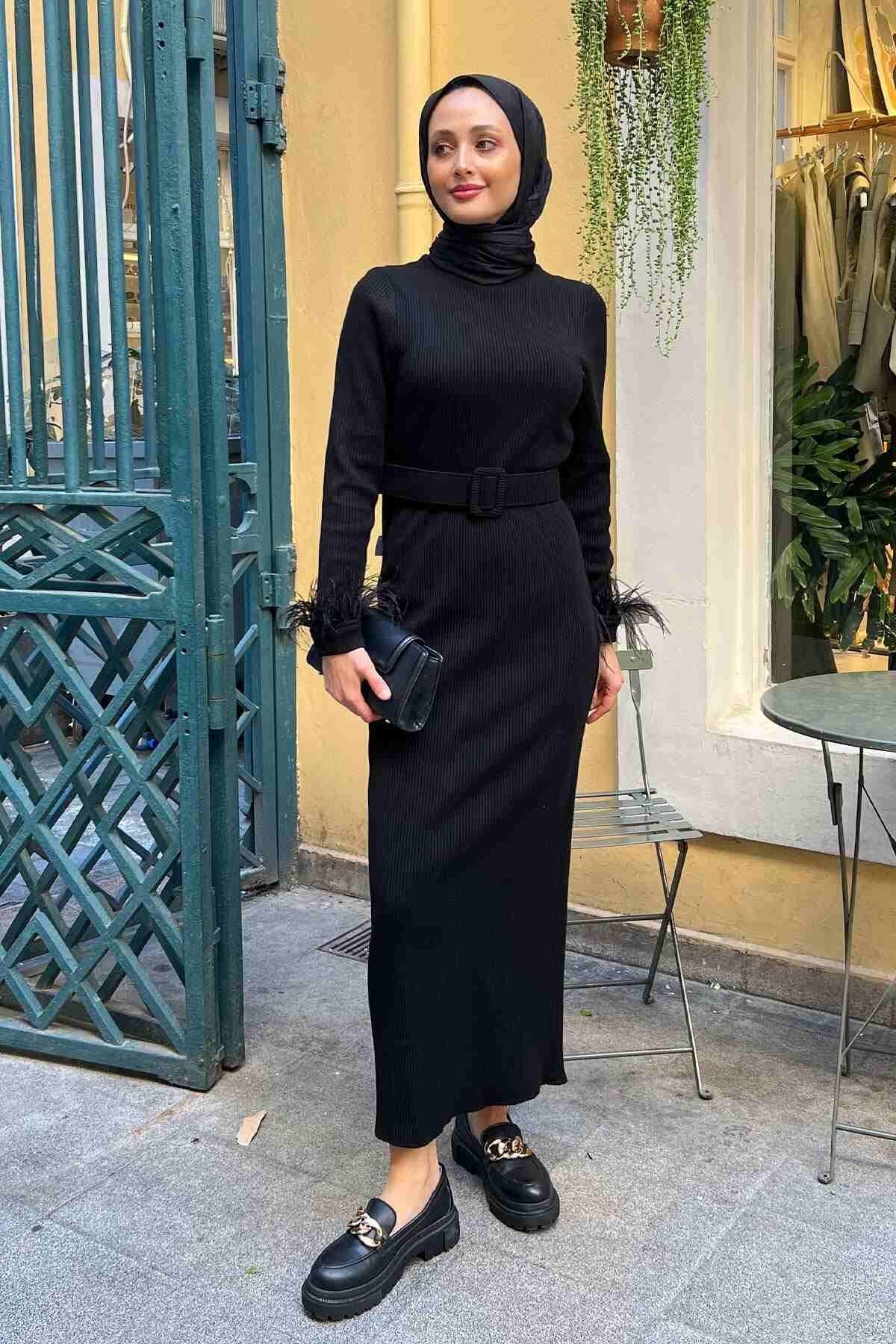 Kol Ucu Tüy Detaylı Elbise Siyah