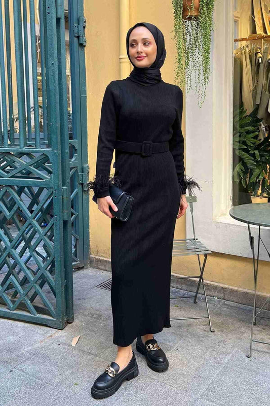 Kol Ucu Tüy Detaylı Elbise Siyah