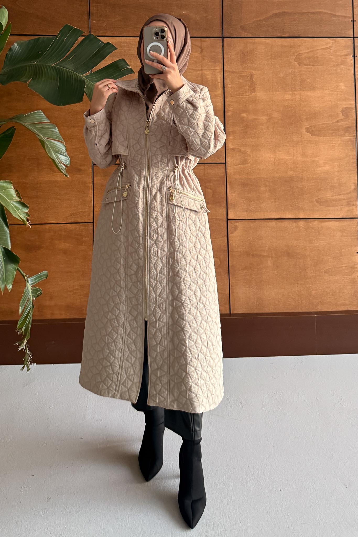 Mother of Pearl Set Camel