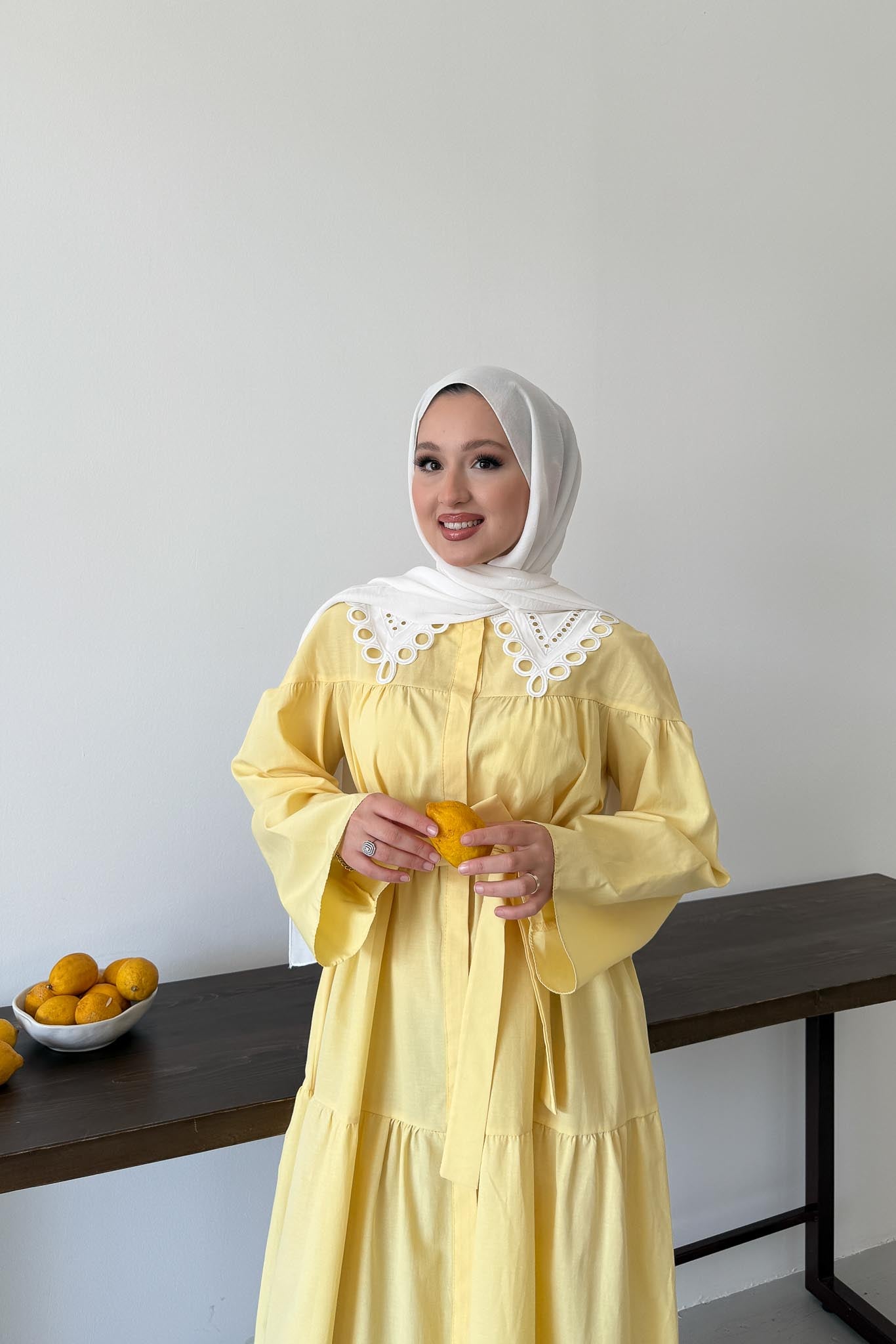 Yakası Güpürlü Elbise Sarı