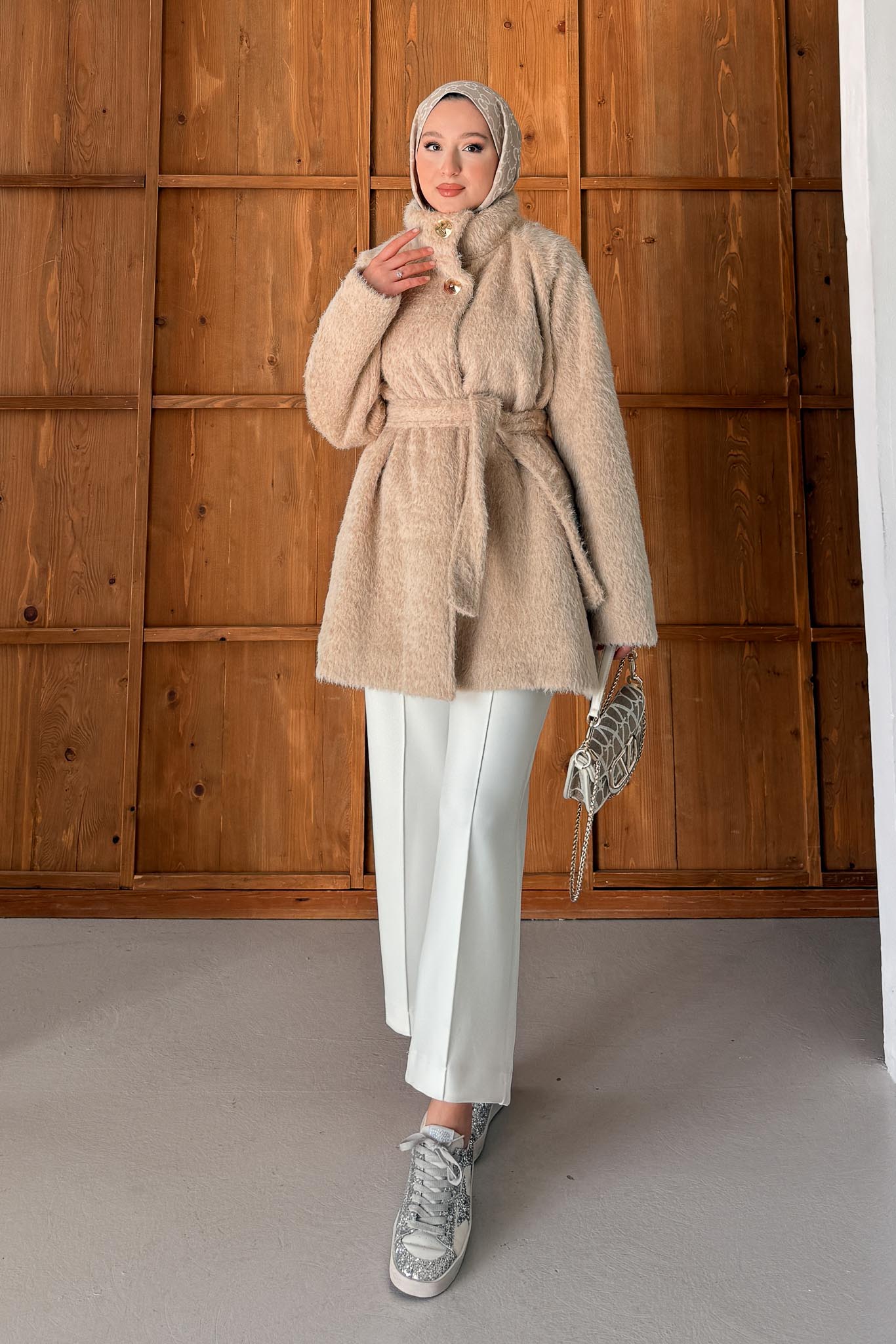 Broş Düğmeli Angora Kaban Bej