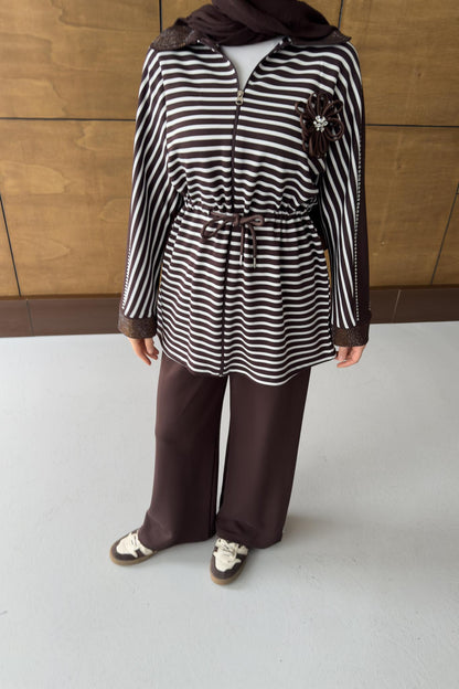 Çizgili Gül Motifli Takım Kahverengi