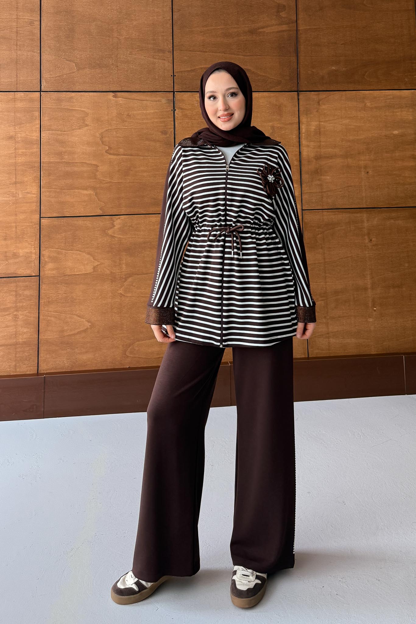 Çizgili Gül Motifli Takım Kahverengi