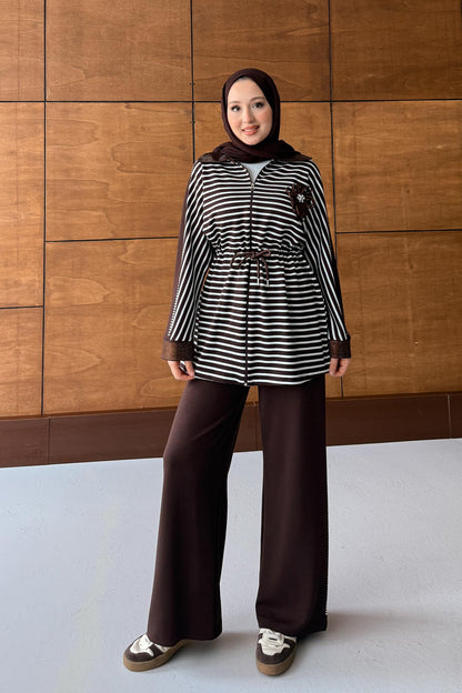 Çizgili Gül Motifli Takım Kahverengi