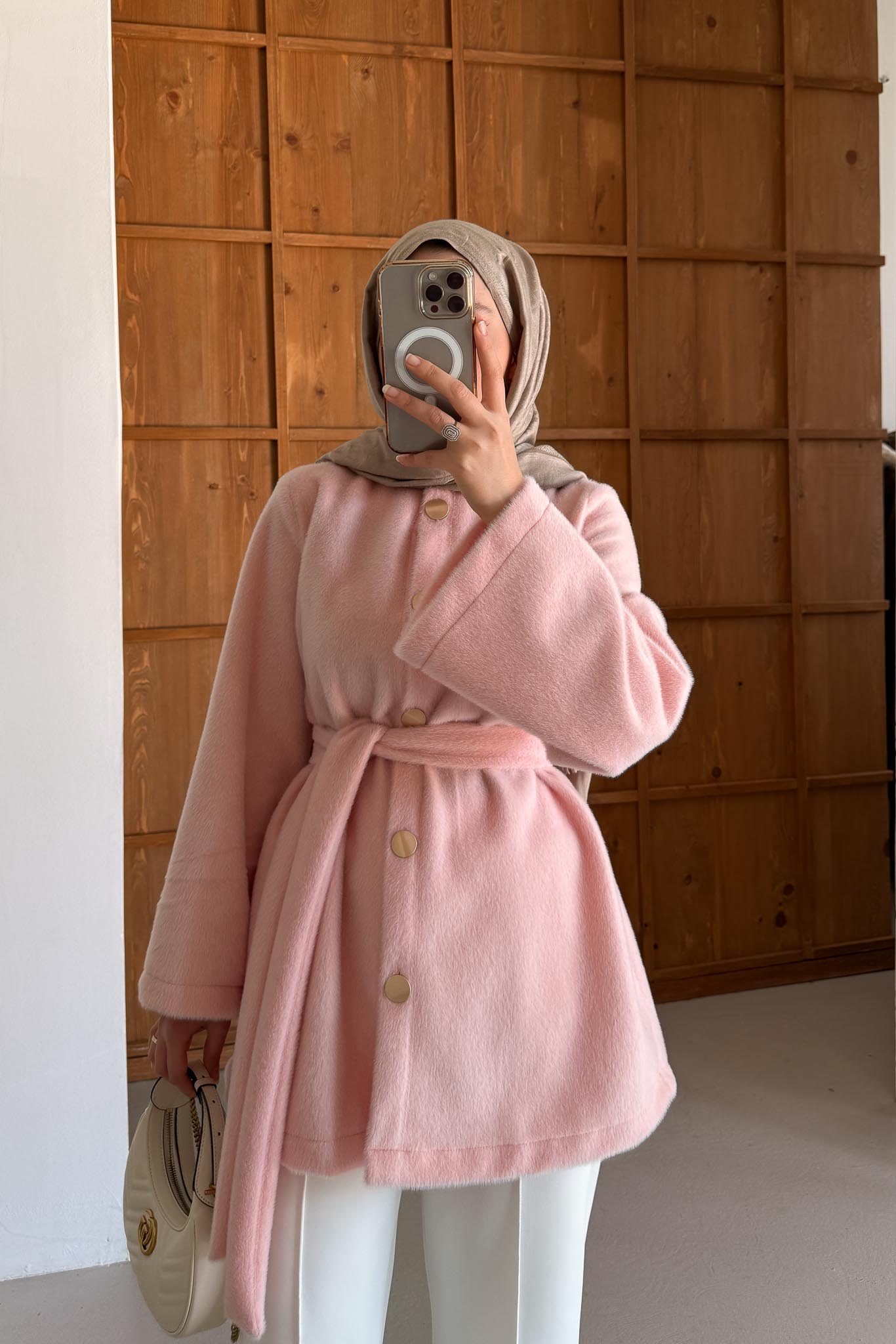Gloria Kaban Pembe