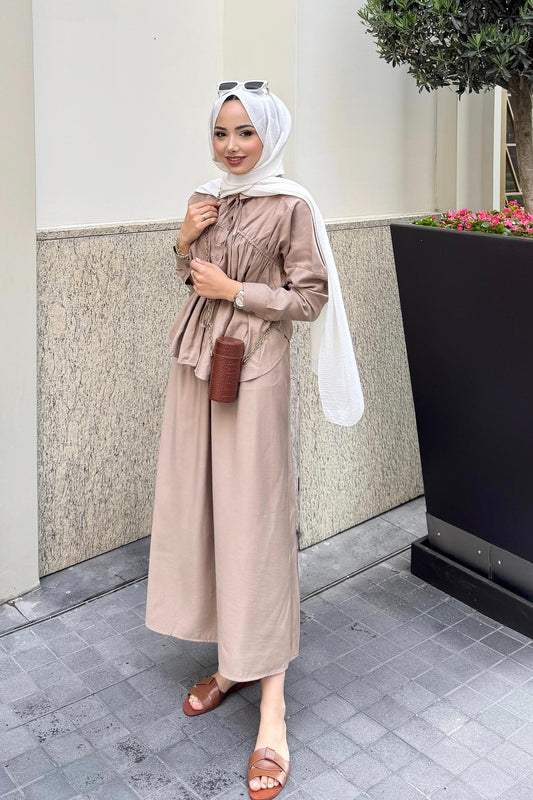 Şerit Detaylı Takım Bej