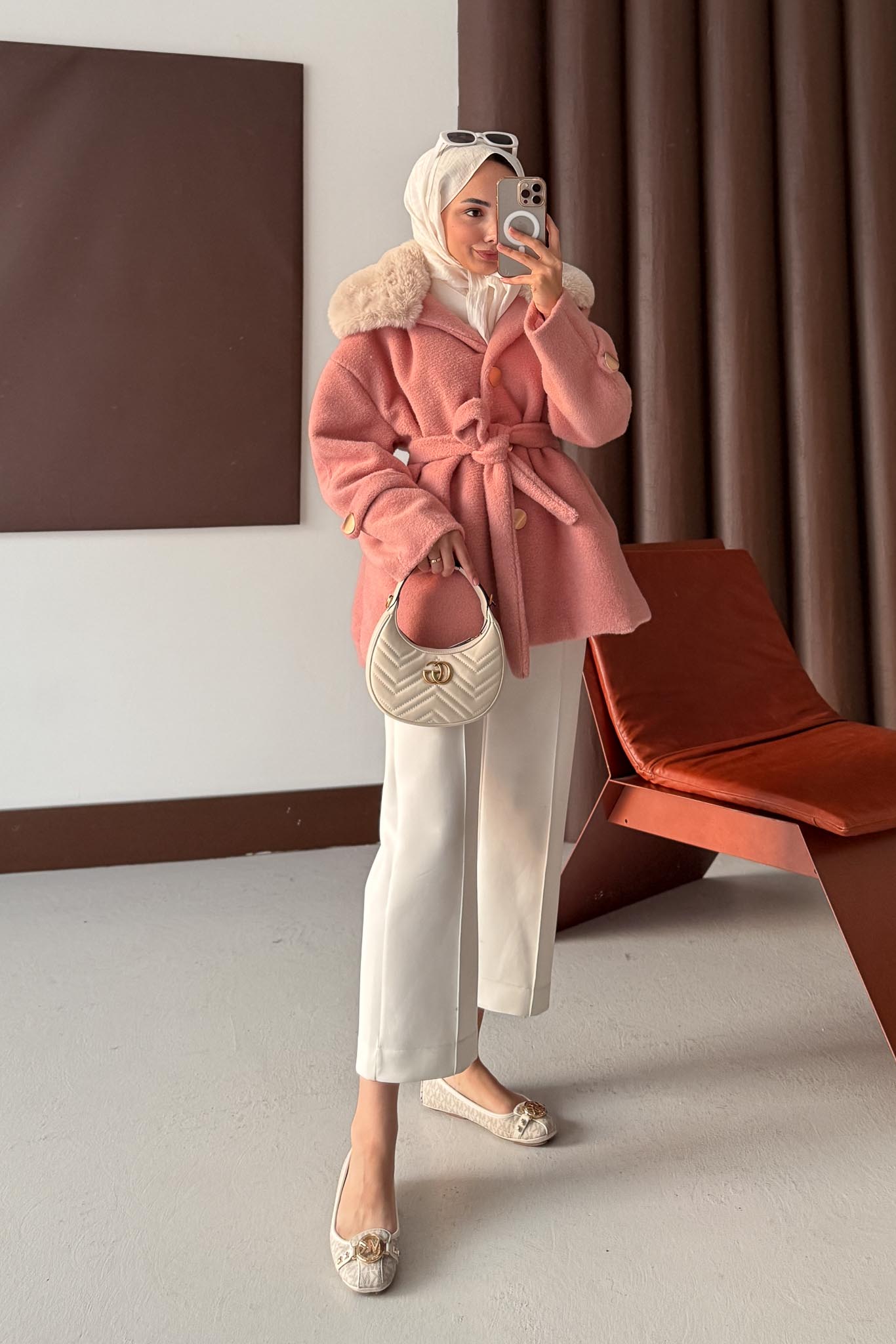 Yakası Kürk Detaylı Kaban Pembe