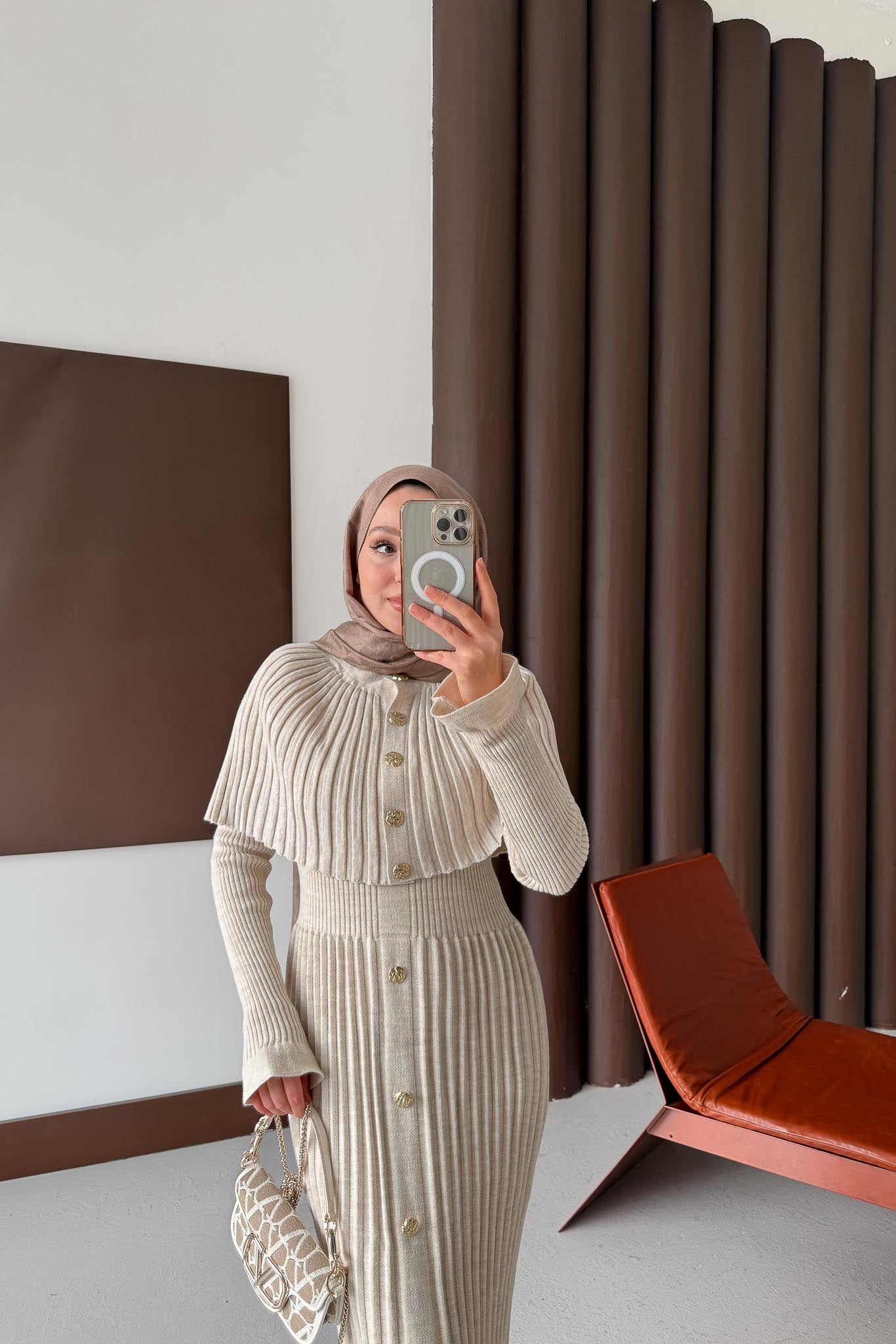 Pelerin Broş Düğmeli Elbise Taş