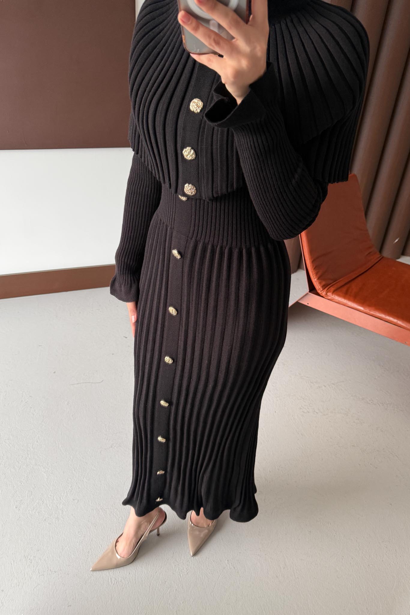 Pelerin Broş Düğmeli Elbise Siyah