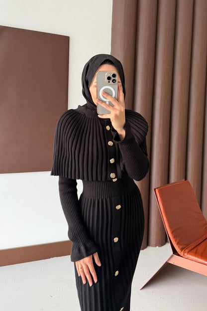 Pelerin Broş Düğmeli Elbise Siyah