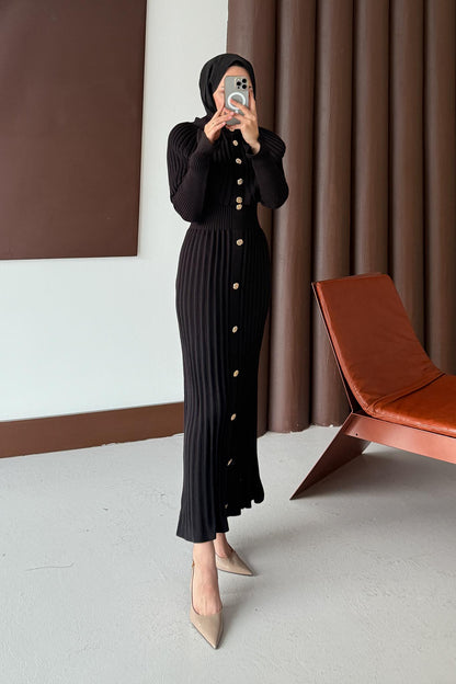 Pelerin Broş Düğmeli Elbise Siyah