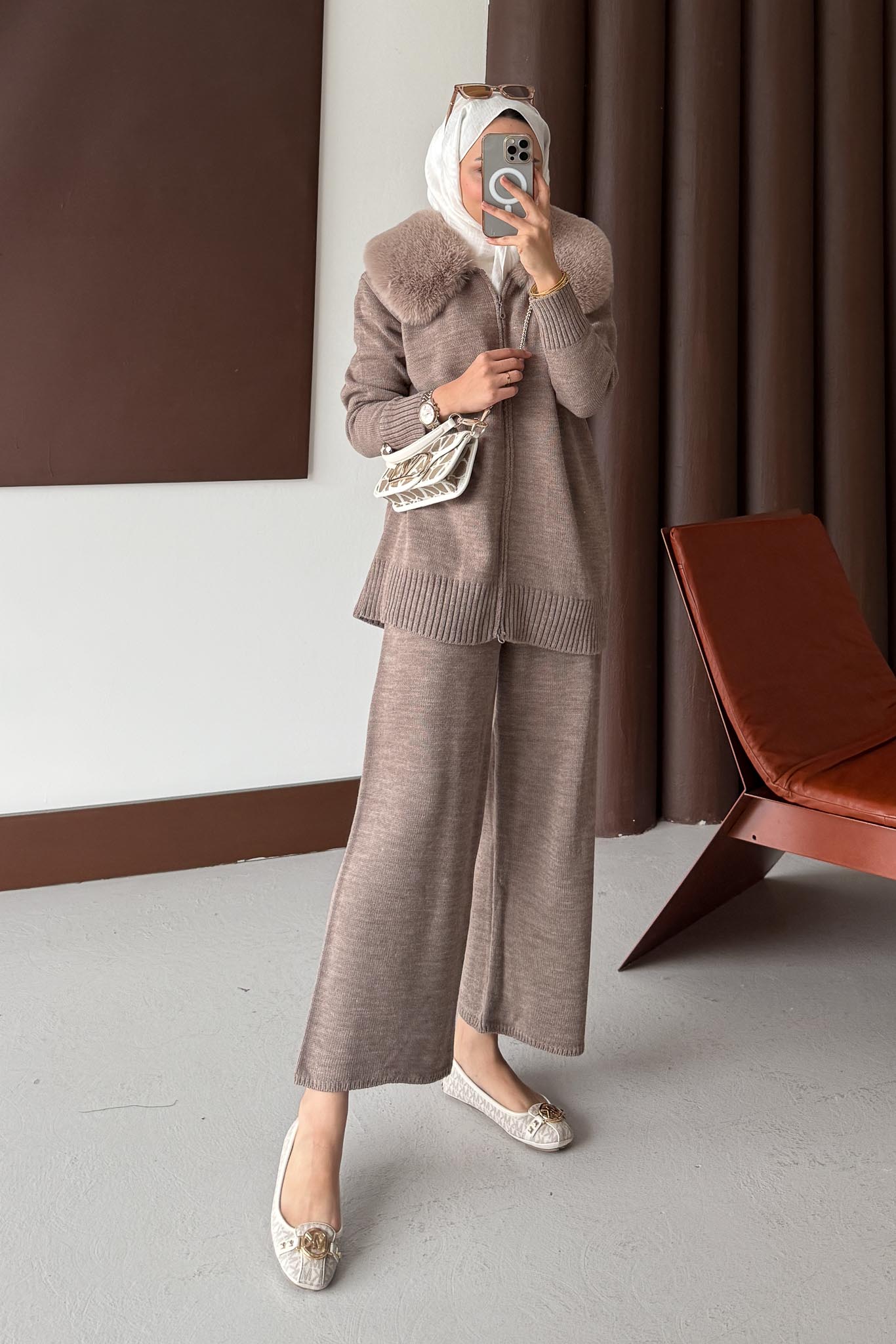 Yakası Kürklü Triko Takım Menenj