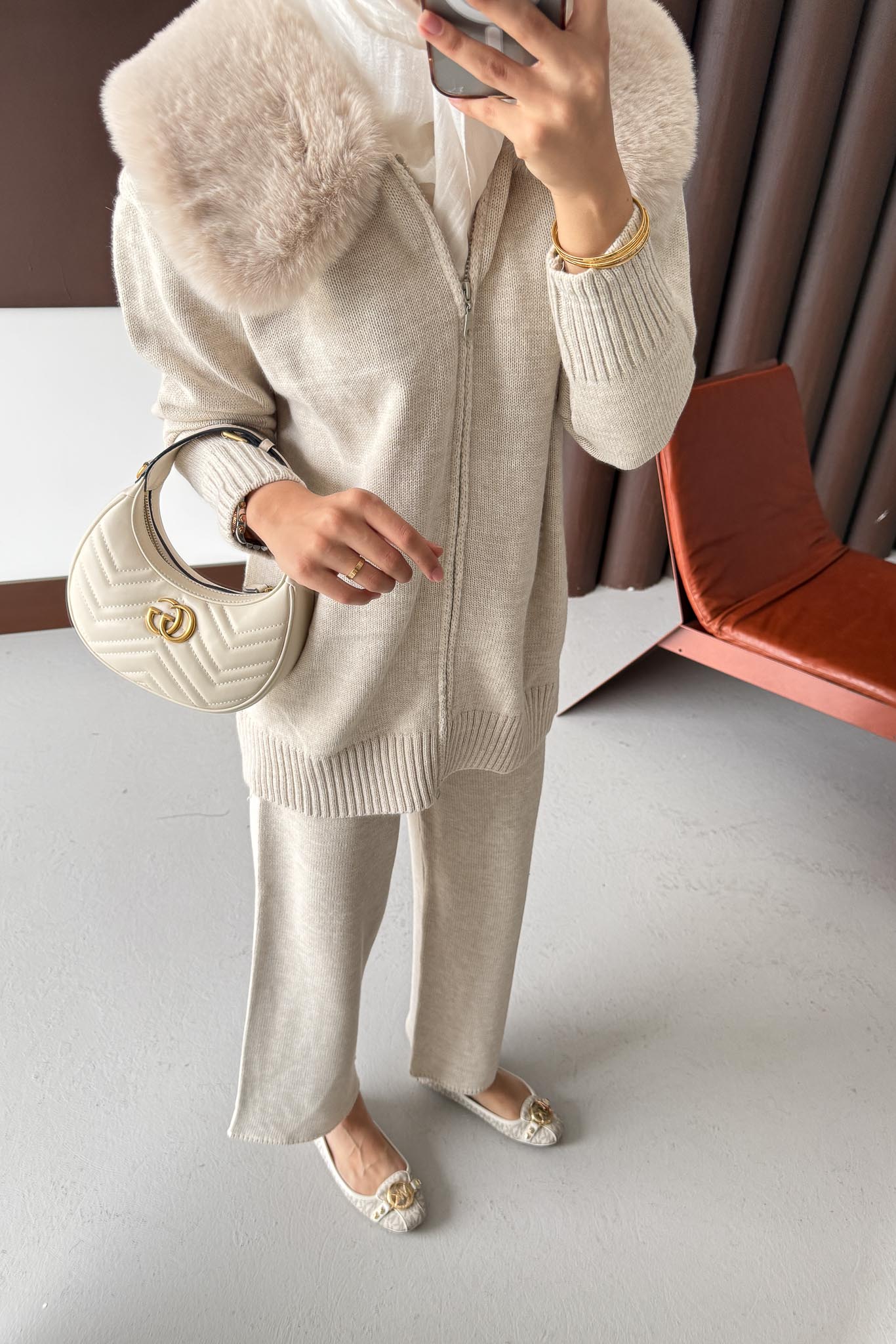 Yakası Kürklü Triko Takım Bej