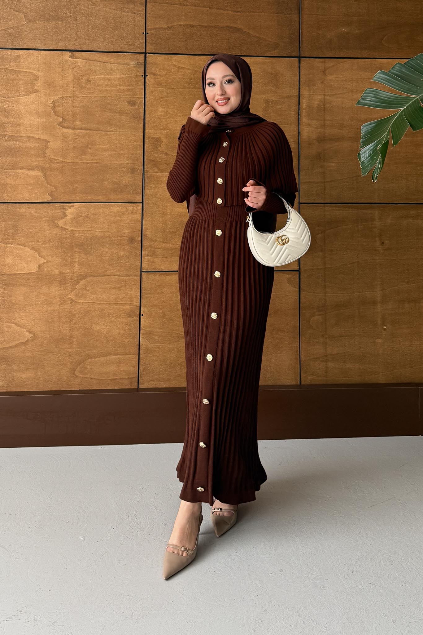 Pelerin Broş Düğmeli Elbise Kahverengi