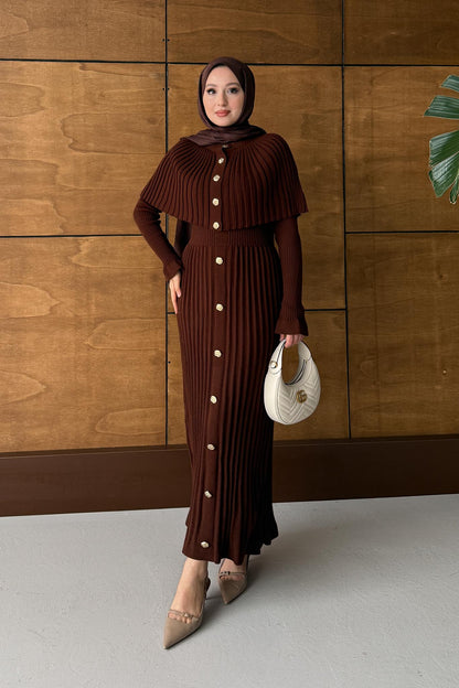 Pelerin Broş Düğmeli Elbise Kahverengi