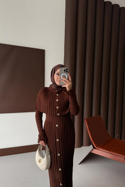 Pelerin Broş Düğmeli Elbise Kahverengi