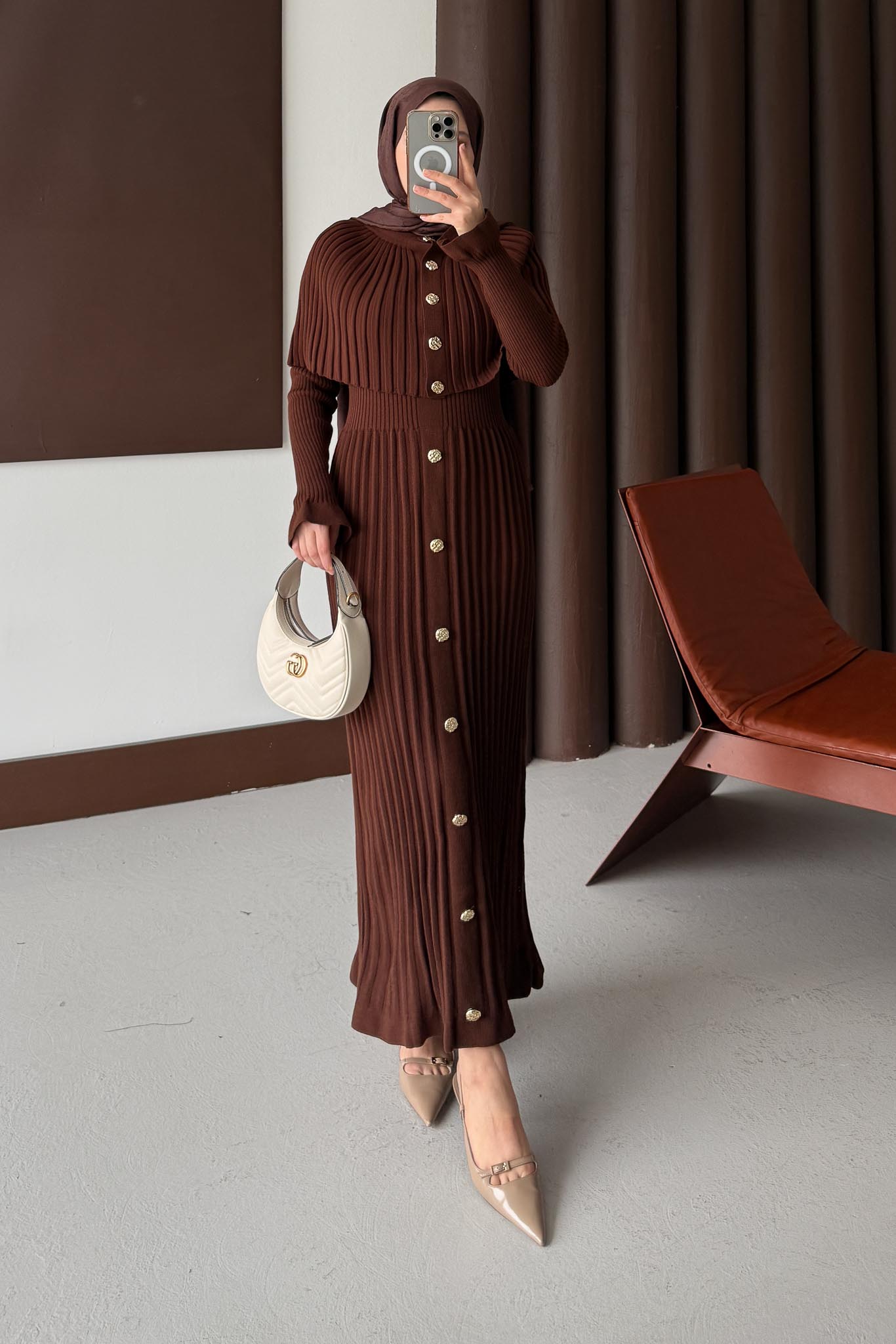 Pelerin Broş Düğmeli Elbise Kahverengi