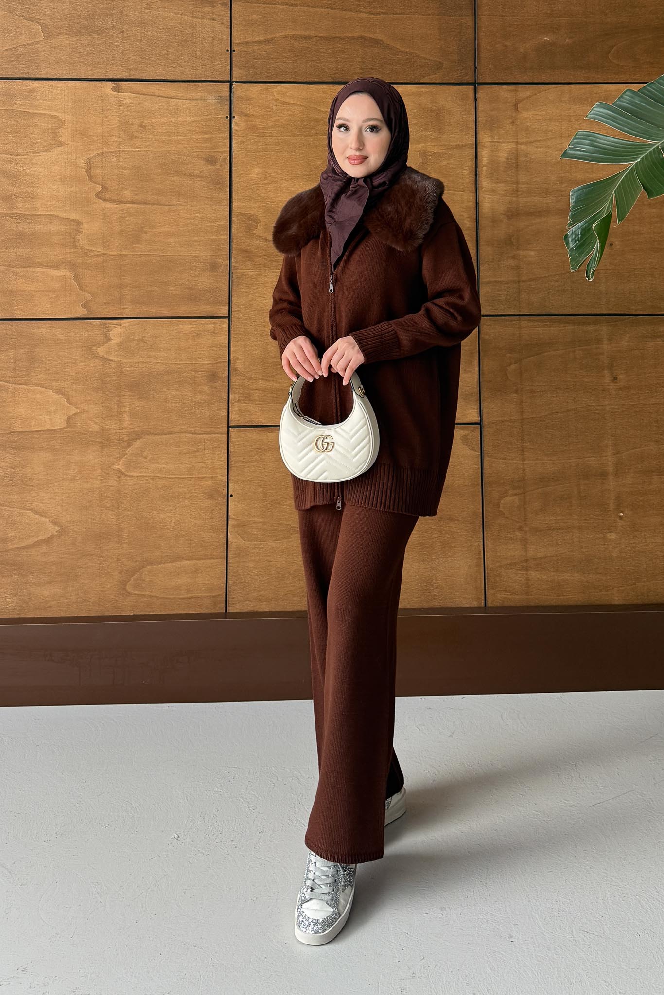 Yakası Kürklü Triko Takım Kahverengi