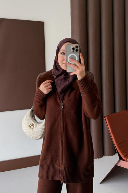 Yakası Kürklü Triko Takım Kahverengi