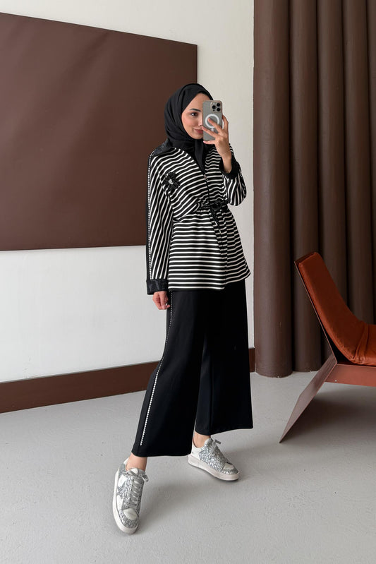 Çizgili Gül Motifli Takım Siyah