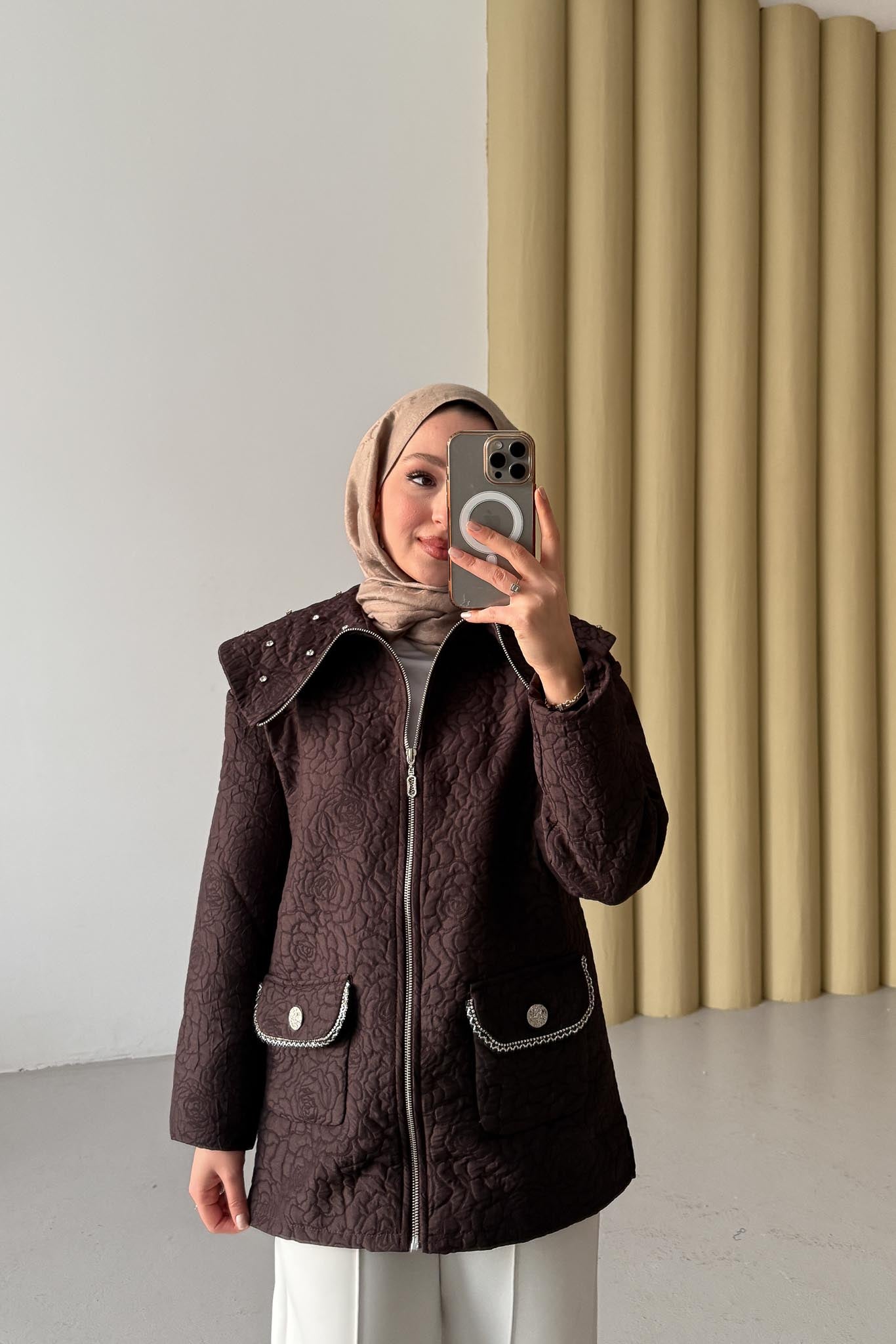 Mother of Pearl Set Camel