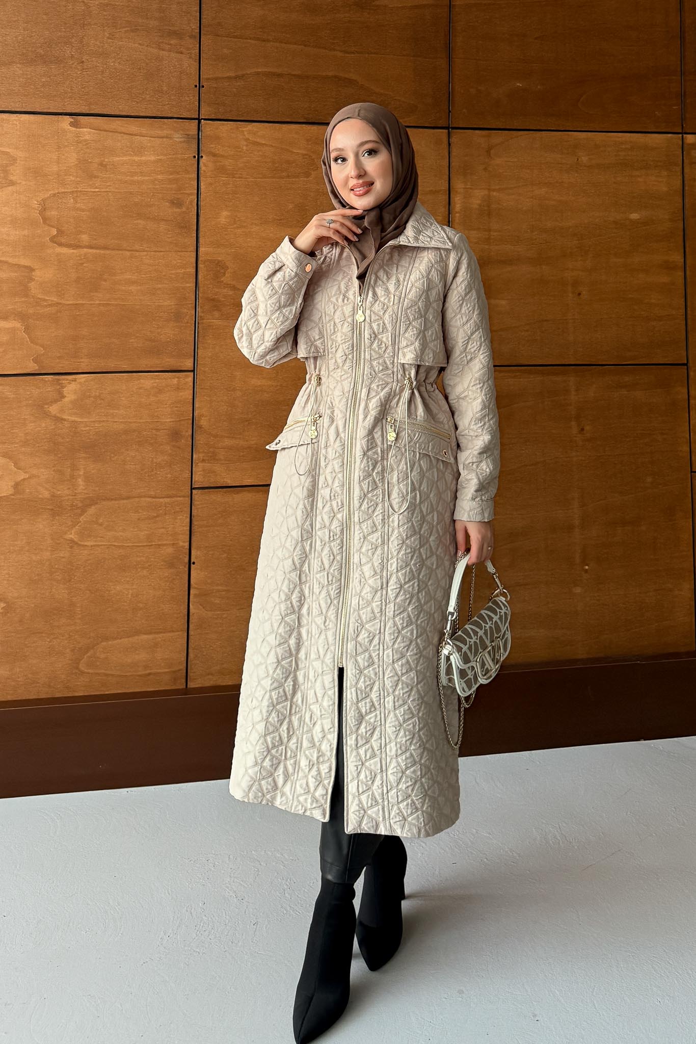 Mother of Pearl Set Camel