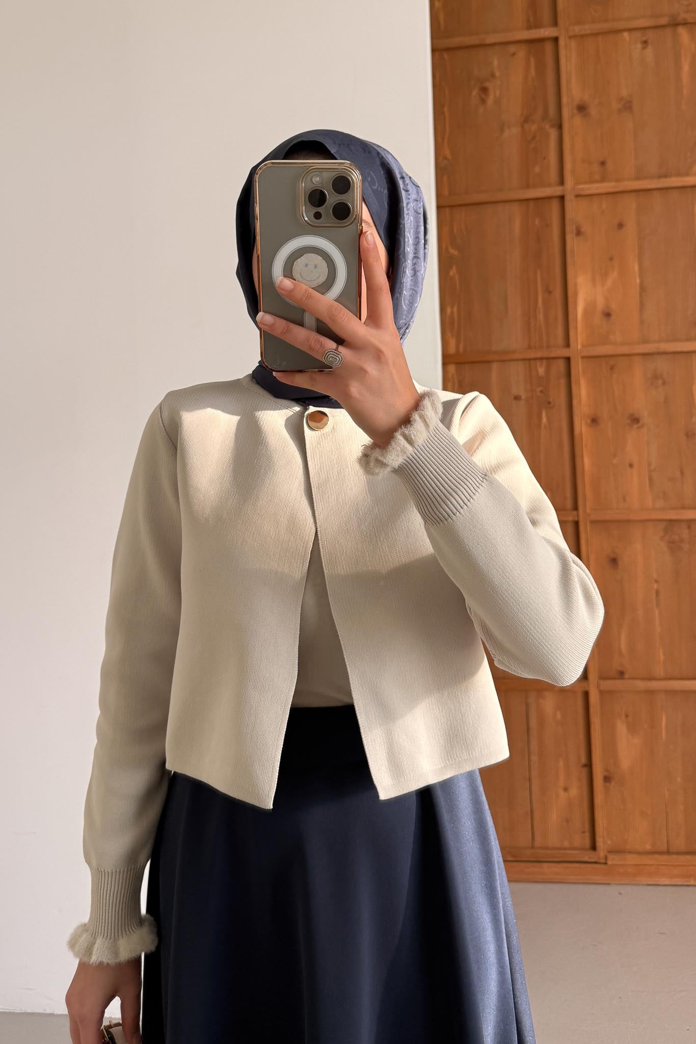 Laura Merserize Hırka Taş
