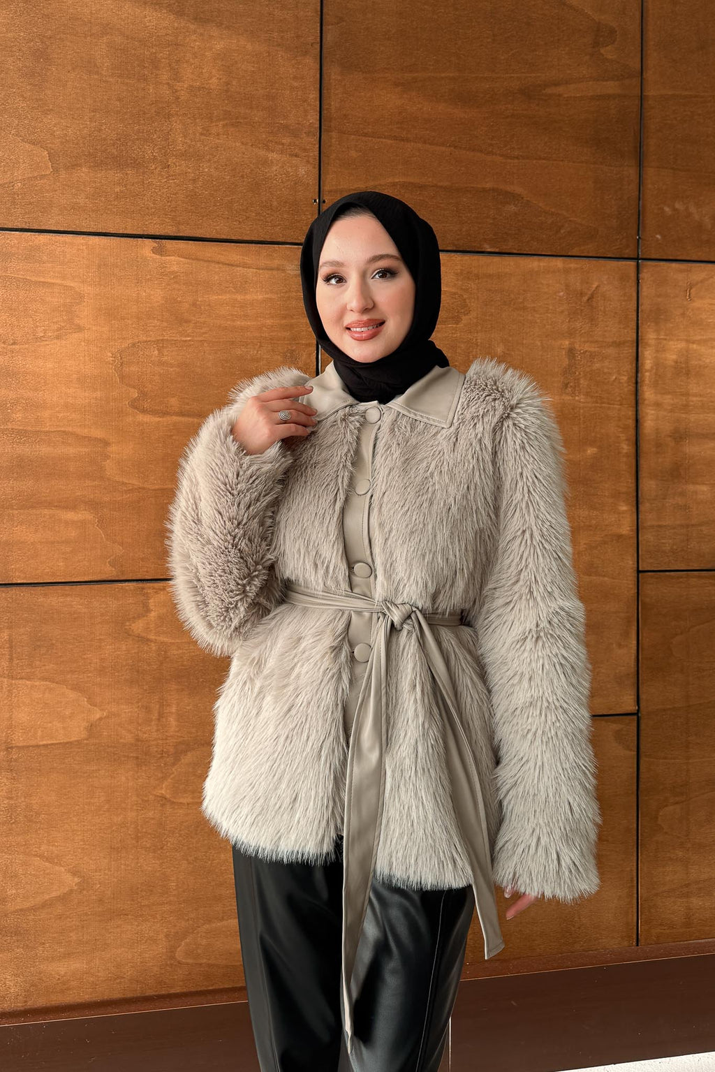 Düğmeli Kürklü Mont Bej