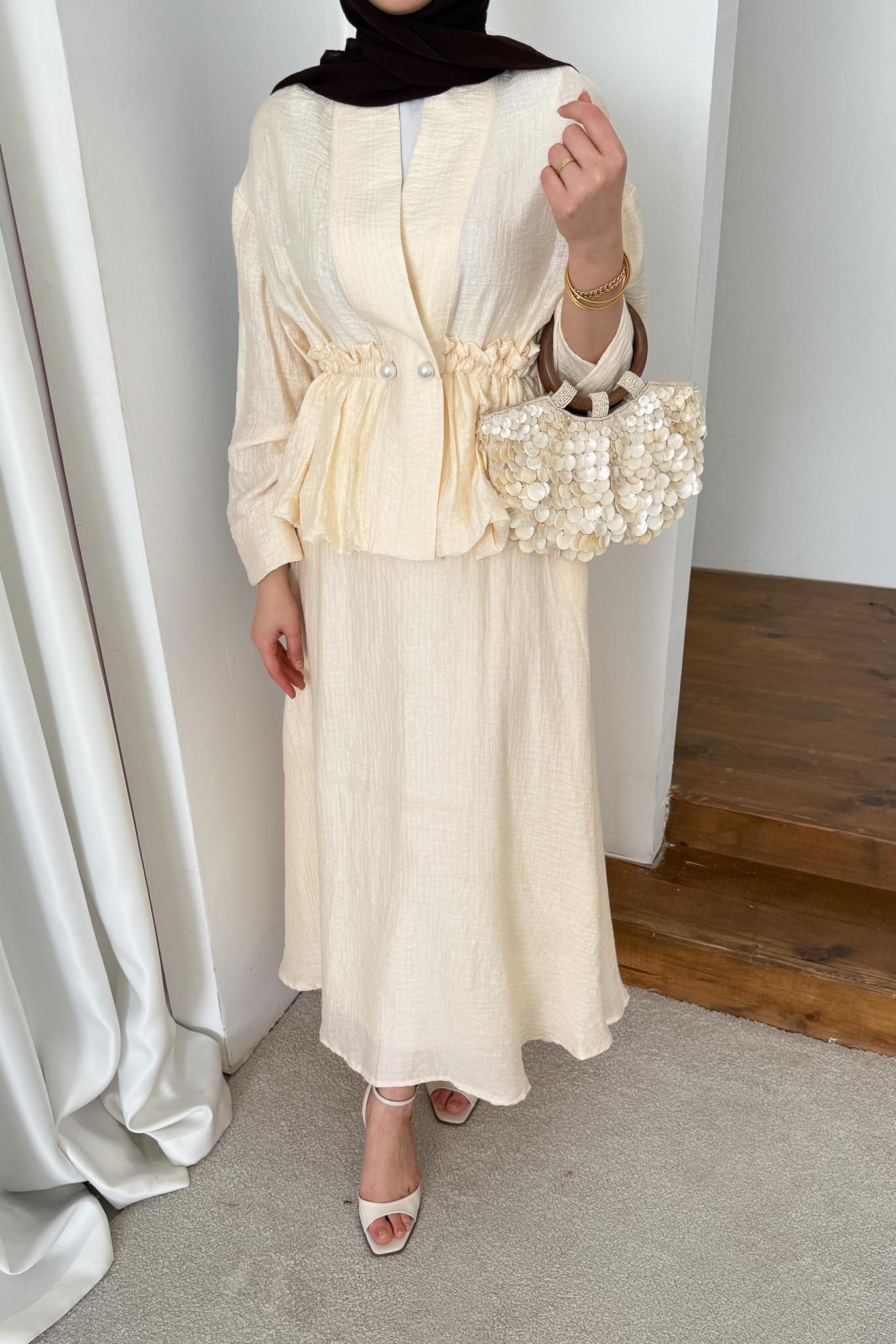 İnci Düğmeli Takım Sarı