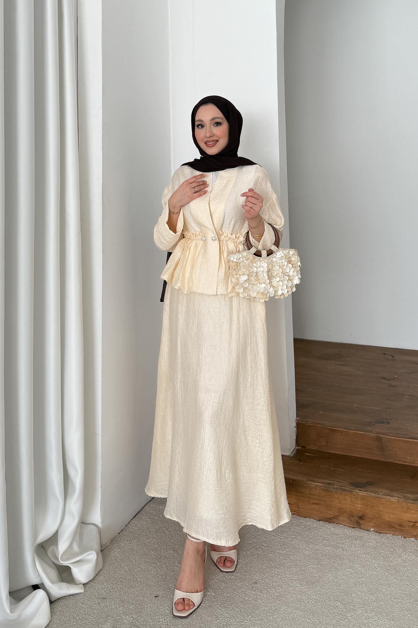 İnci Düğmeli Takım Sarı