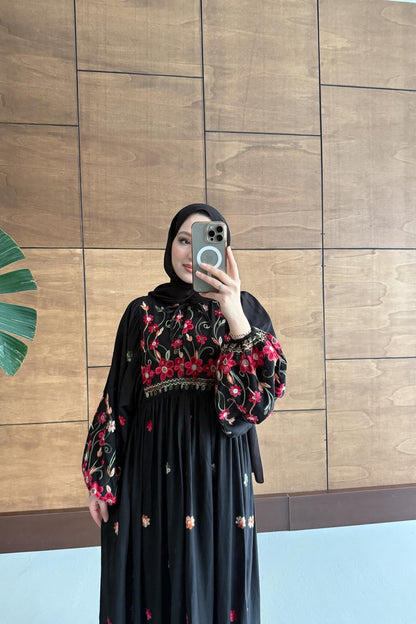 Papatya İşlemeli Elbise Siyah