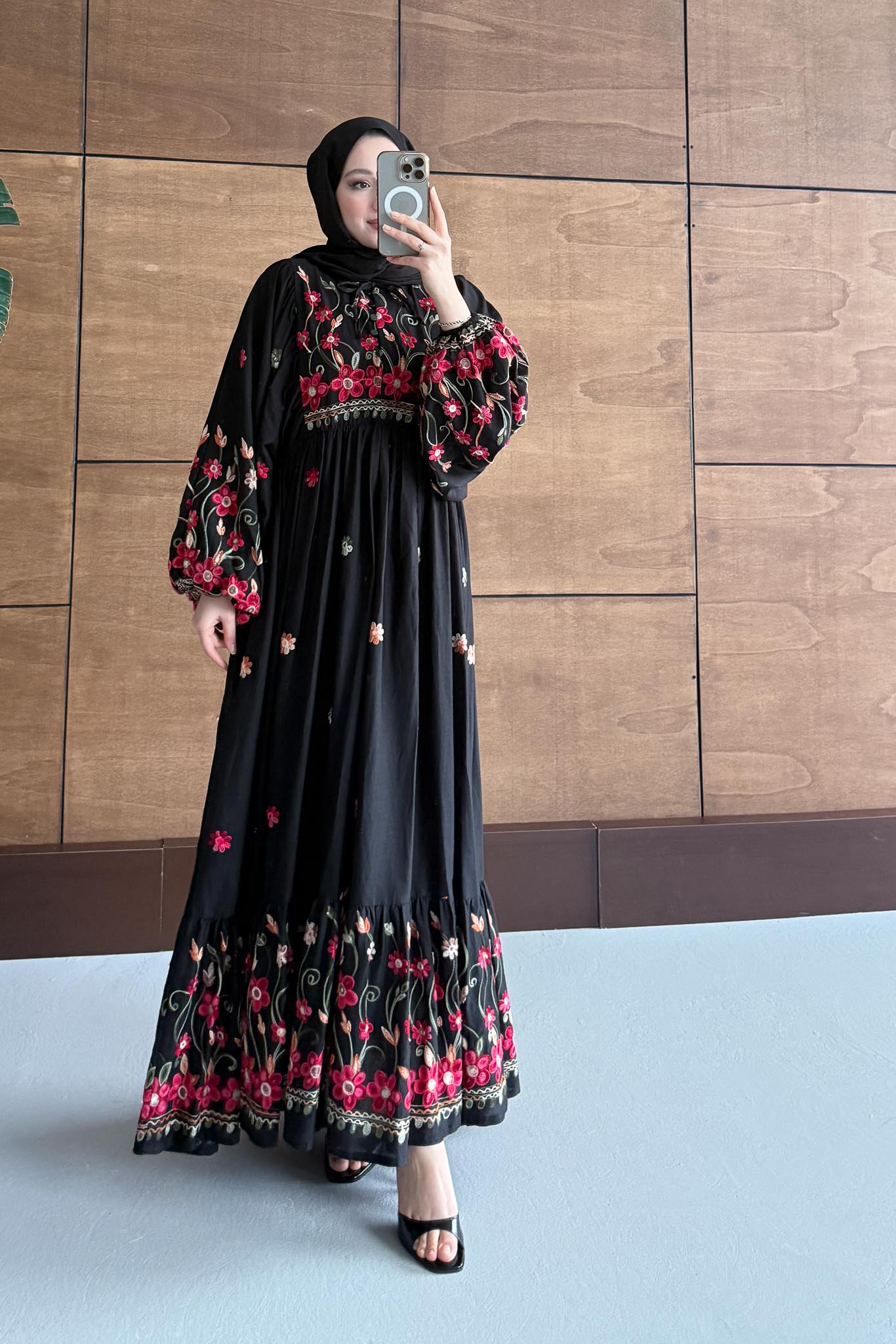 Papatya İşlemeli Elbise Siyah