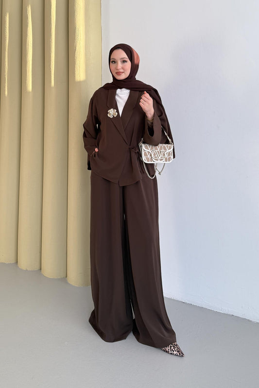 Papatya Broşlu Takım Kahverengi