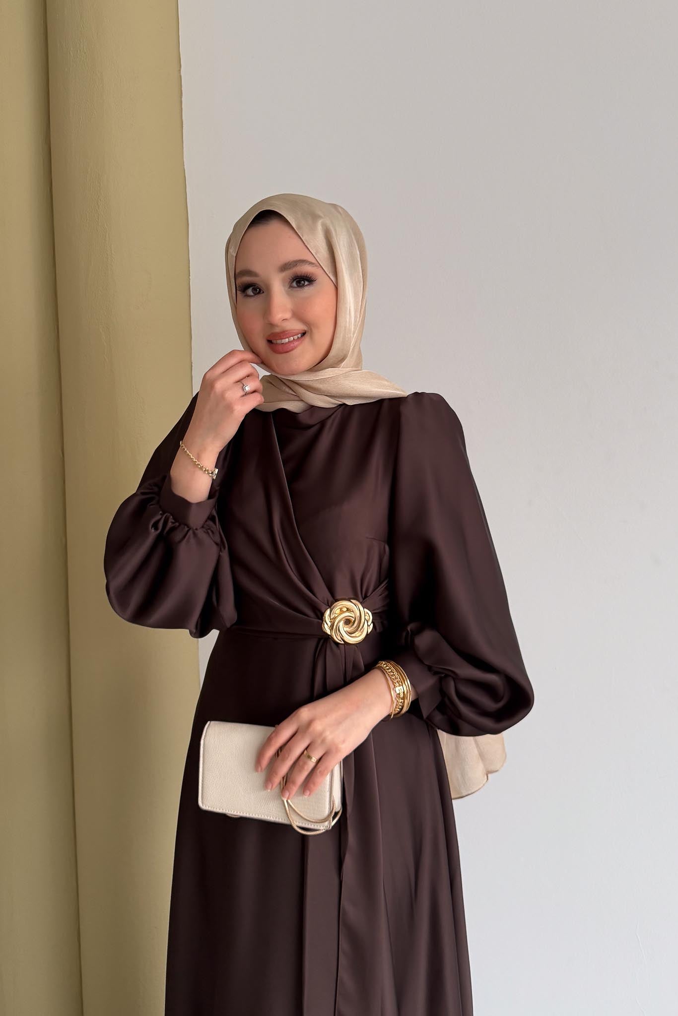 Şura Broş Saten Abiye Acı Kahverengi